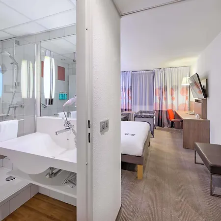 Novotel Centrum Hotell 4*